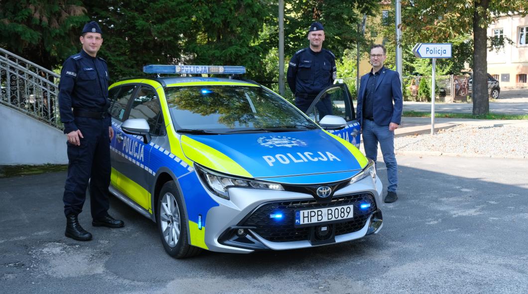 Nowy radiowóz w obornickim komisariacie