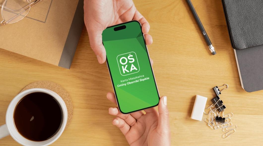 telefon komórkowy z aplikacją OŚKA
