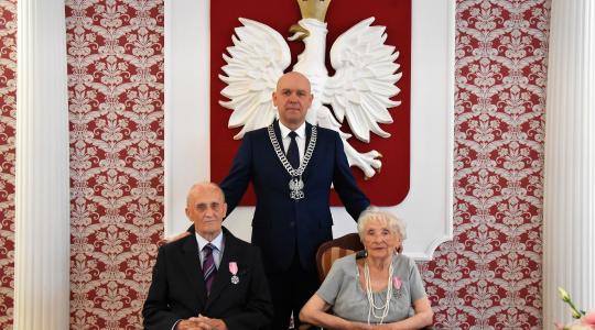 Jubilaci z Burmistrzem Obornik Śląskich Arkadiuszem Poprawą