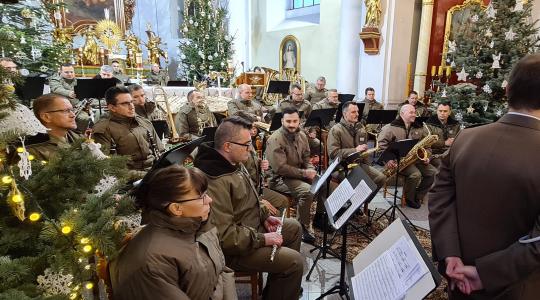 Koncert pieśni patriotycznych kolęd i pastorałek w Urazie