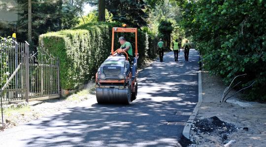 Kolejny etap prac przy Leśnej i Pochyłej