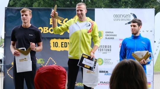 zwycięzcy na podium