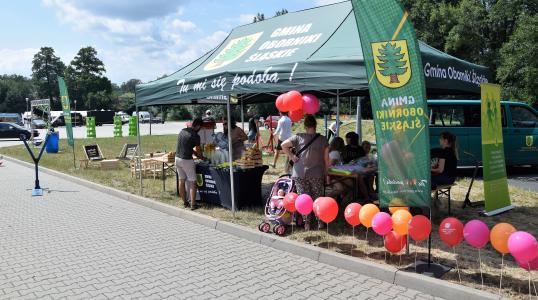 Stoisko promocyjne Gminy Oborniki Śląskie i Pełnomocnika Burmistrza Obornika Śląskich ds. Zapobiegania Uzależnieniom