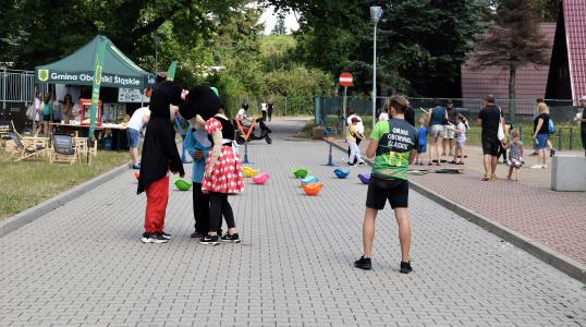 Maskotki Mini, Miki i Smerf podczas Obornickiego Dnia Zabawy