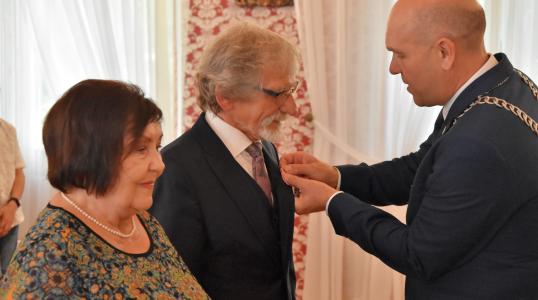 Danuta Królikowska-Krzysztofiak, Michał Krzysztofiak i Burmistrz Arkadiusz Poprawa