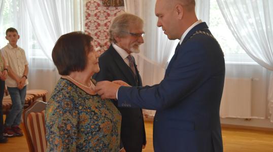 Danuta Królikowska-Krzysztofiak, Michał Krzysztofiak i Burmistrz Arkadiusz Poprawa
