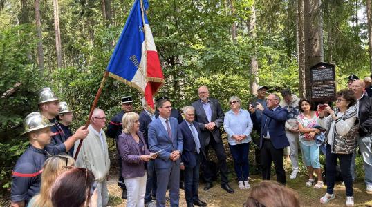 Uroczystość przy symbolicznym grobie poległych w 1813 roku żołnierzy Francuskich