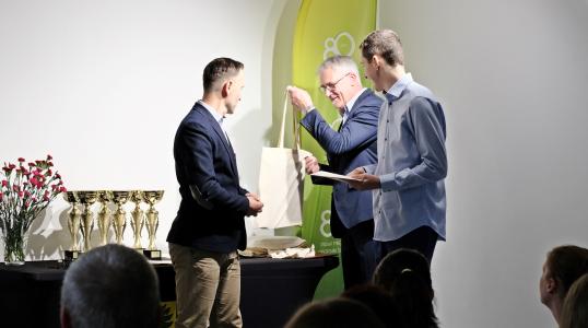 Najlepsi absolwenci nagrodzeni