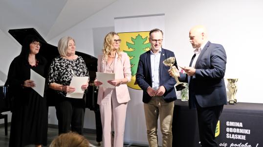Najlepsi absolwenci nagrodzeni