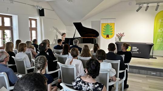 Najlepsi absolwenci nagrodzeni